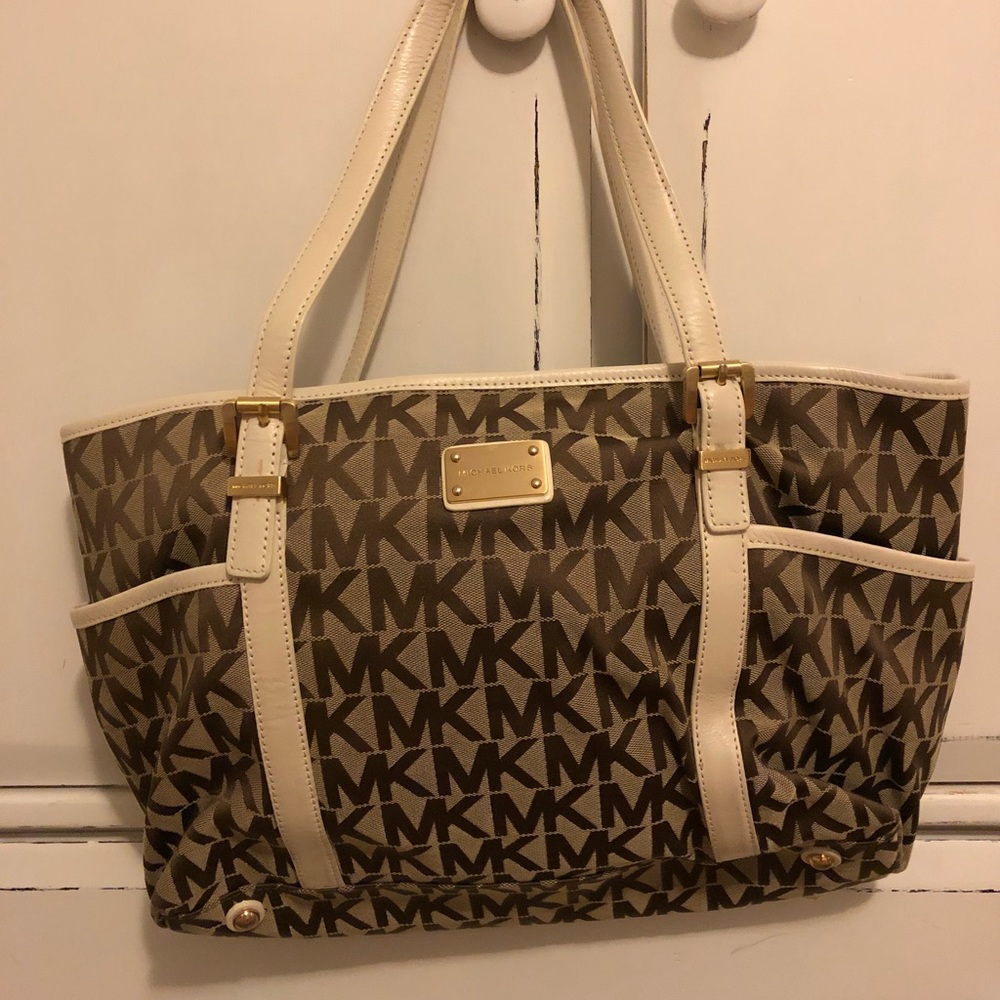 Michael Kors logo print purse!